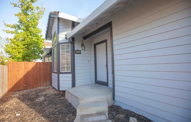 Desirable 3BD2BA Single Family Home in Antioch Hills with large lot and Nice Yards!