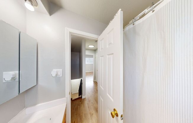 2 beds, 1 bath, 715 sqft, $2,450, Unit 625-6