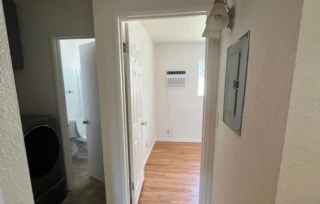 1 bed, 1 bath, 550 sqft, $1,575, Unit 416-Unit 4