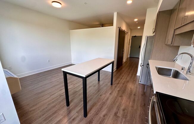 1 bed, 1 bath, 544 sqft, $1,350, Unit 322