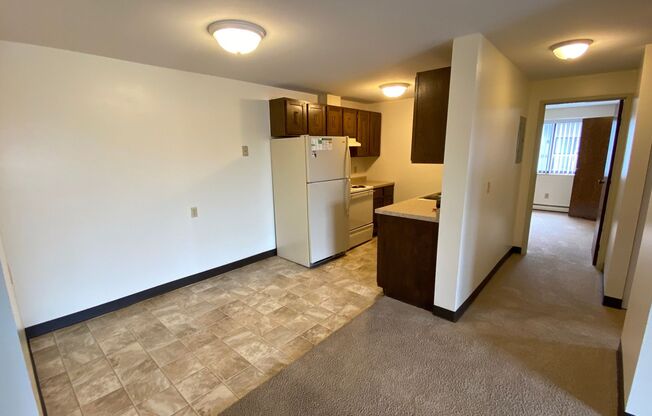 3 beds, 1 bath, 1,142 sqft, $1,095, Unit #301K