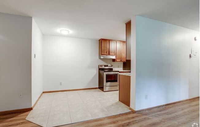 2 beds, 1 bath, 1,000 sqft, $1,299, Unit 3737-204