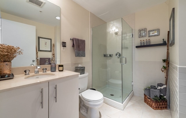 2 beds, 2 baths, 1,682 sqft, $5,150, Unit 5-5