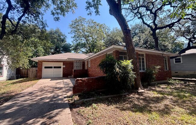 3/2 House Hancock Area- 914 Keith Lane - available August