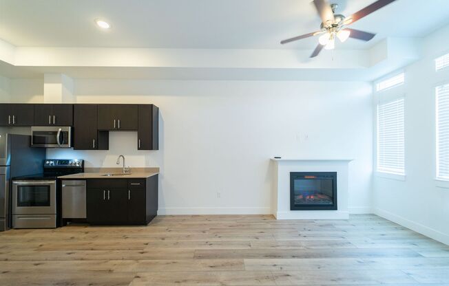 2 beds, 1 bath, 716 sqft, $1,695, Unit 1214