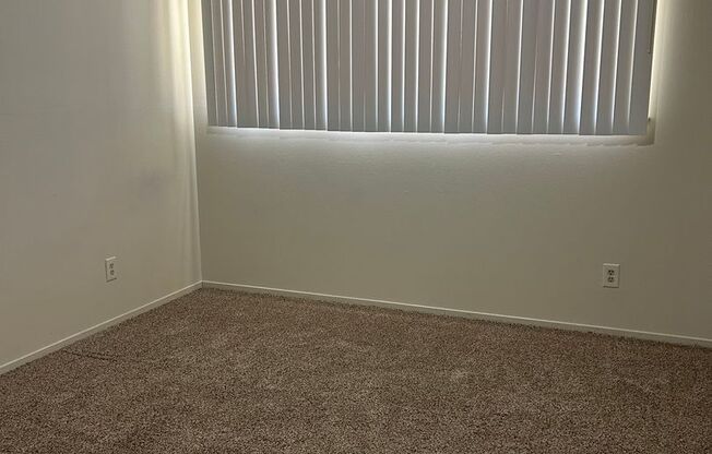 2 beds, 1 bath, 888 sqft, $1,825