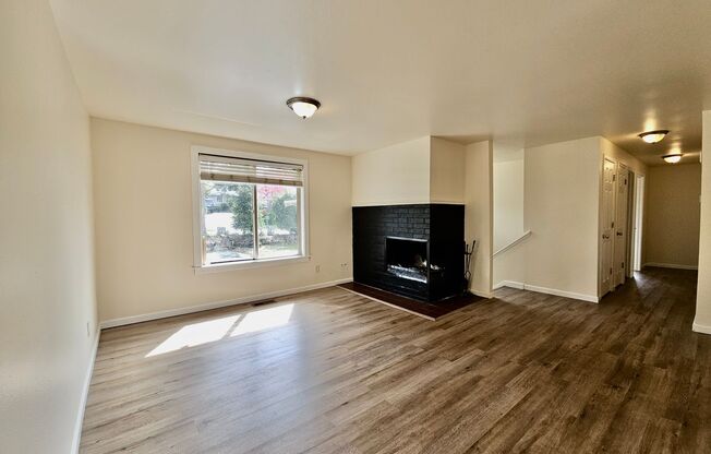 Beautiful Updated 4BR Home with Large Yard & Deck in Renton Cascade Community