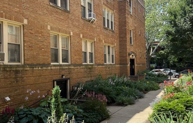 5545-51 N. Magnolia