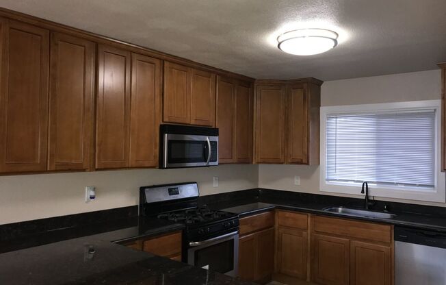 2 beds, 1 bath, $2,700