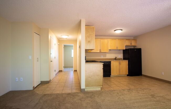 RENT SPECIAL! Great 1 Bedroom Overlooking Kelly Creek!