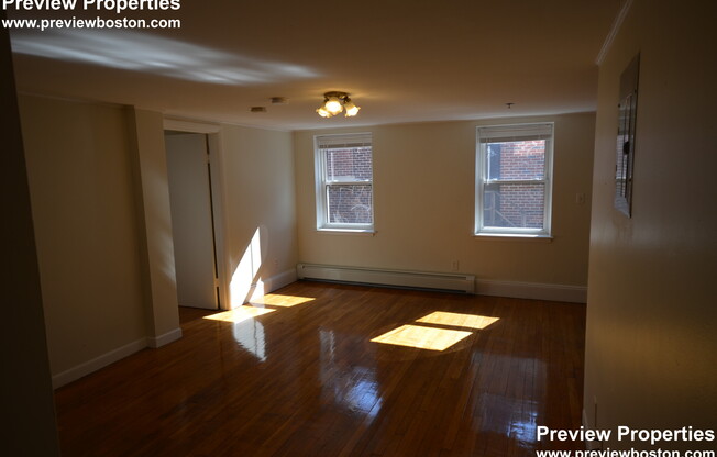 126 Warren St 024