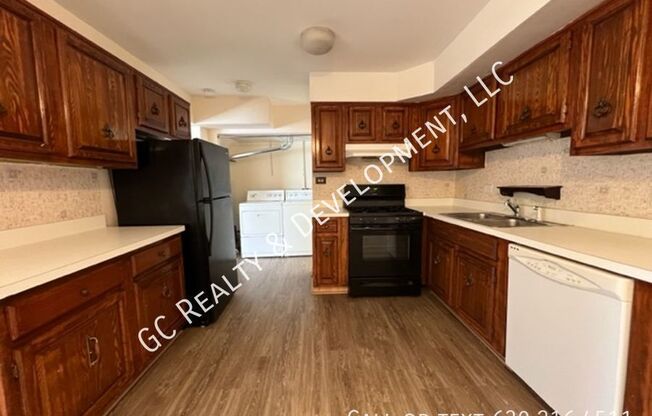 1744 QUEENSBURY CIR