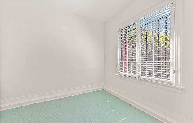 Studio, 1 bath, 550 sqft, $1,730.77, Unit 210