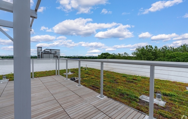 2 beds, 2 baths, 972 sqft, $4,700, Unit 410