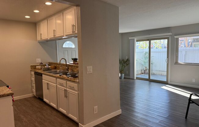 2 beds, 2 baths, 850 sqft, $3,100, Unit 807-01