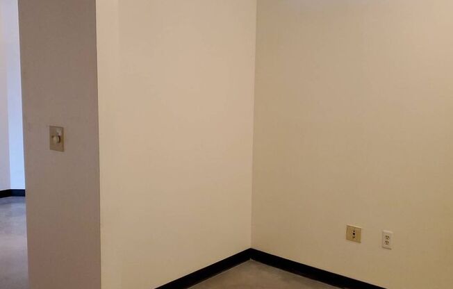 1 bed, 1 bath, 694 sqft, $1,300, Unit 304