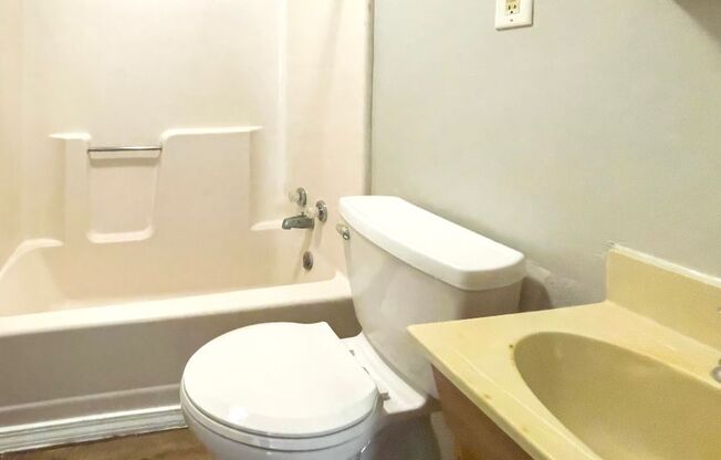 2 beds, 1 bath, $1,000