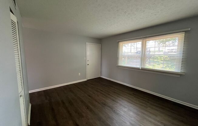 2 beds, 1 bath, 800 sqft, $899, Unit 404