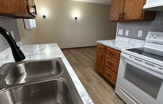 1 bed, 1 bath, $775, Unit 2