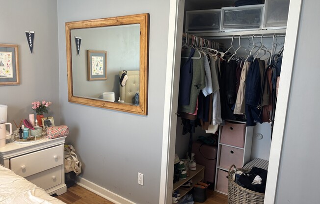 2 beds, 1 bath, $3,200, Unit 3F