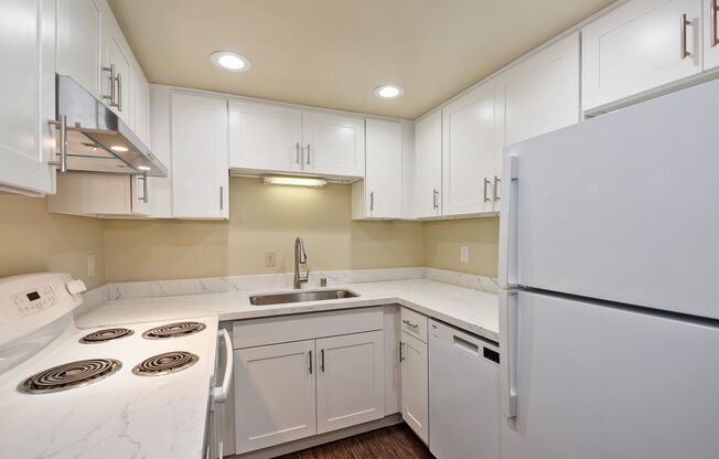 2 beds, 1 bath, 765 sqft, $2,395, Unit 301