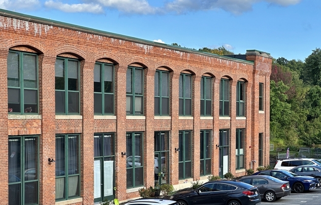 1665 MAIN ST
