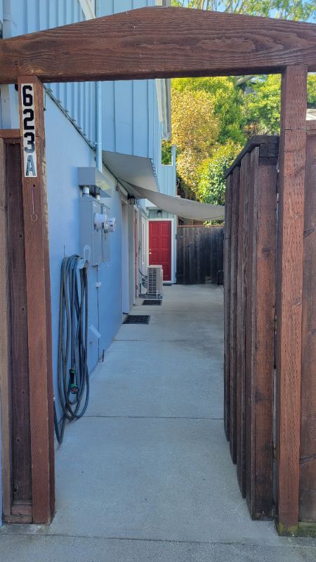 623 OAKDALE AVE