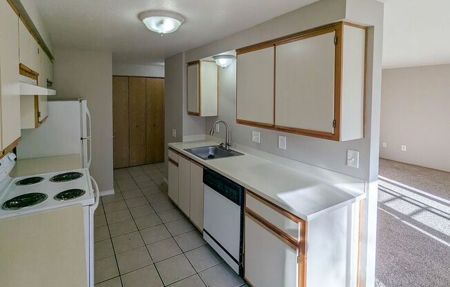2 beds, 2 baths, 950 sqft, $1,350, Unit 23
