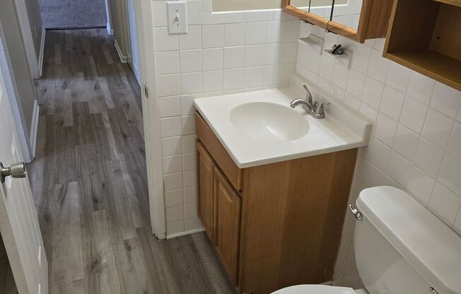 2 beds, 1 bath, 900 sqft, $940, Unit 92