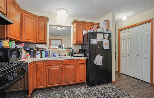 AVAILABLE IN NOVEMBER! 3 Bedroom, 1.5 Bath House in Grand Rapids