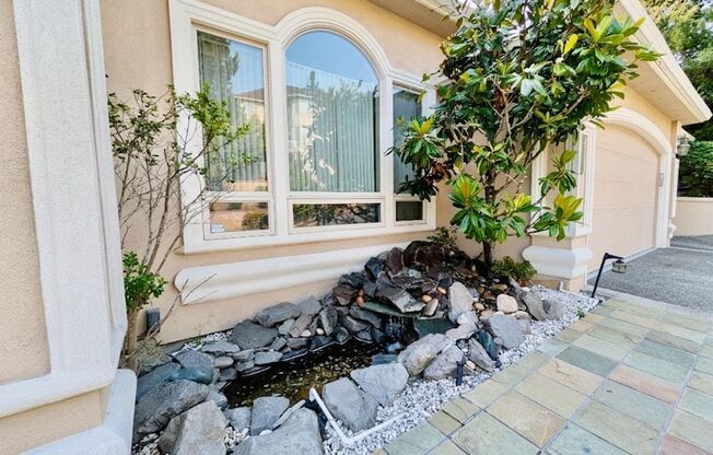 **$1500 off the second month's rent with a lease signed by 10/31/2026** Spacious 5 Bedroom Plus Office Home in the Sought After Forest Heights Neighborhood with Million Dollar Panoramic Views!