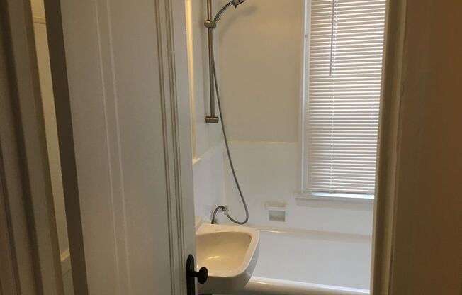1 bed, 1 bath, 526 sqft, $1,225, Unit 7J
