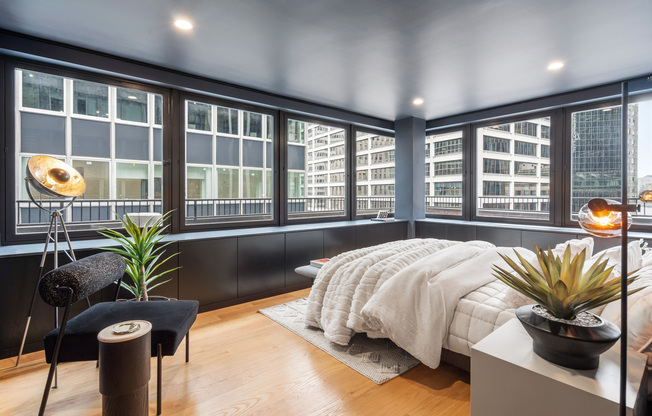 1 bed, 1 bath, 813 sqft, $5,300, Unit 7K