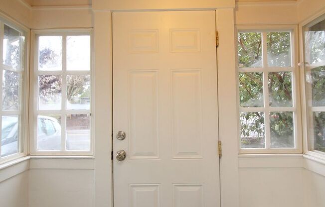 Adorable Portsmouth 3 Bed Cottage with Lush Certified Nature Backyard with Rain Gardens