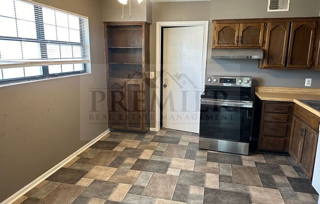 2 beds, 1 bath, $790, Unit 300-3