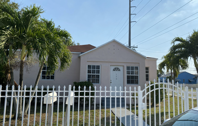 786 NW 75 ST