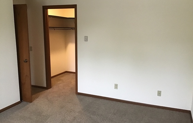 2 beds, 1 bath, 950 sqft, $1,750, Unit 7601RA