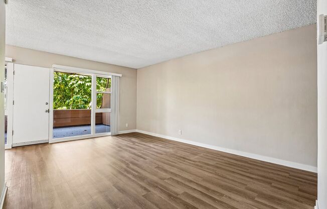 1 bed, 1 bath, 750 sqft, $2,560, Unit 12