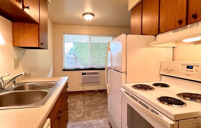 1 bed, 1 bath, 600 sqft, $925, Unit T