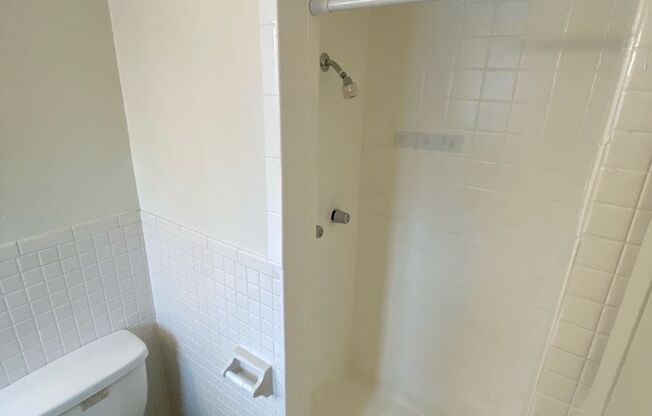 2 beds, 2 baths, 950 sqft, $1,575, Unit PEN-203