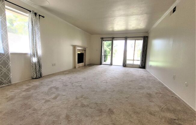 Comfortable Condo overlooking the golf course !