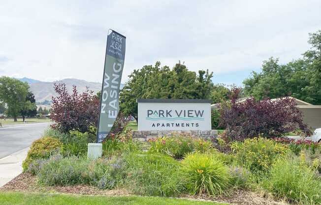 a sign that says park view apartments at Park View Apartments, Wenatchee Washington