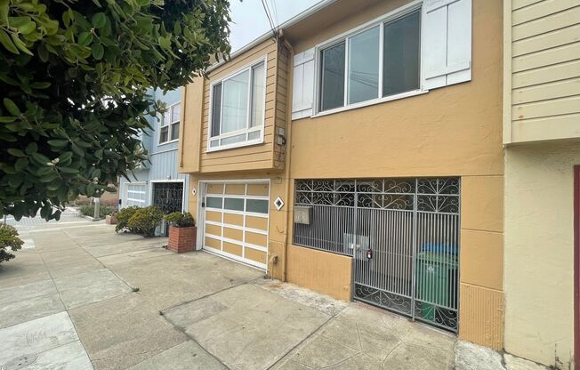 3 beds, 1 bath, 1,360 sqft, $3,600