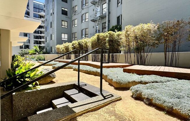 Stylish City Living for the Modern Professional -Nob Hill 1BD with Private Terrace