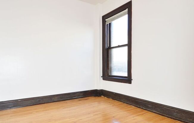 1 bed, 1 bath, 410 sqft, $875, Unit 22 - 29