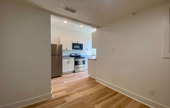 3 beds, 1 bath, 800 sqft, $2,550, Unit Unit 3