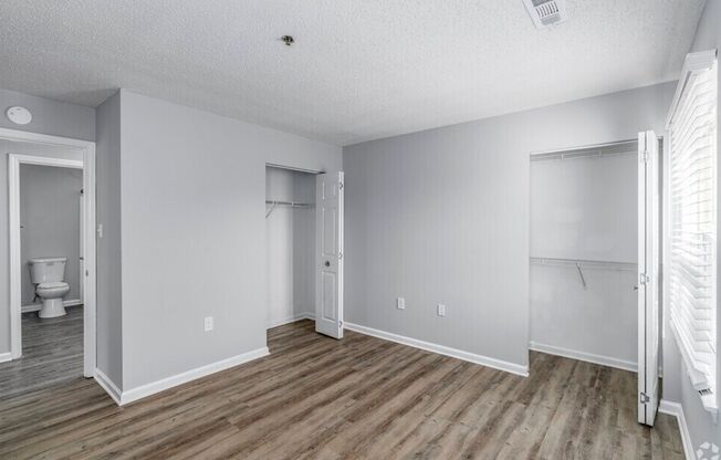 2 beds, 1 bath, 835 sqft, $1,200, Unit 2338E