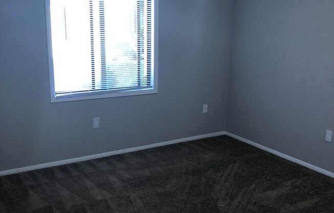1 bed, 1 bath, 634 sqft, $949, Unit 5637 UD