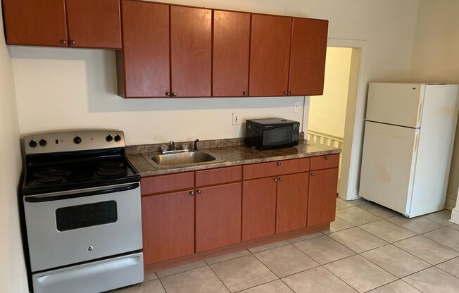 2 beds, 1 bath, 800 sqft, $1,400, Unit #2