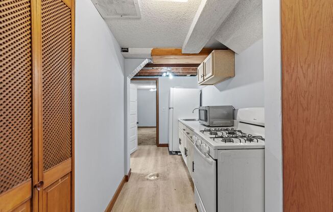 4255-4257 N Thomas Ave